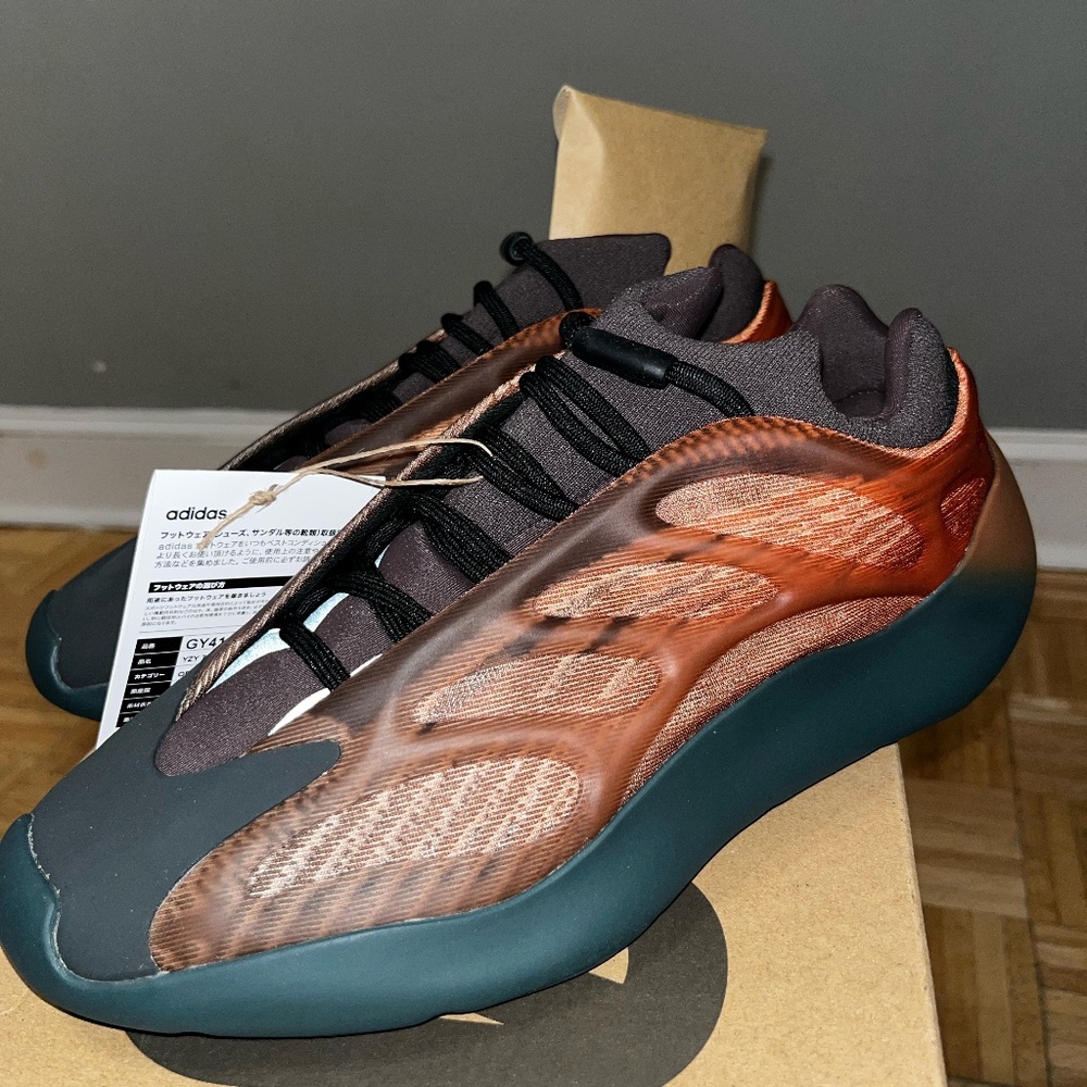 Copper Fade Yeezy 700 V3 - Size 9.5